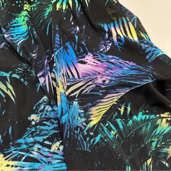 TORRID gorgeous palm leaf print one piece swimsuit with mesh overlay, 2X DD/F. - Picture 8 of 14